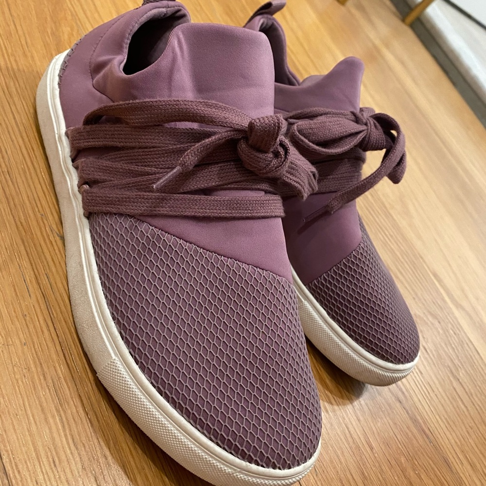 Purple casual sneakers